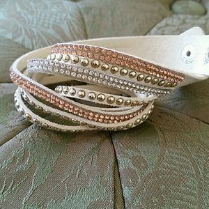 Bracelet ivory suede with copper and gold embellis
